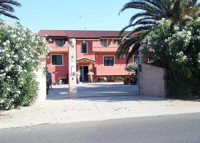 Alojamento de Acomodação e Pequeno-almoço Le Palme Briatico